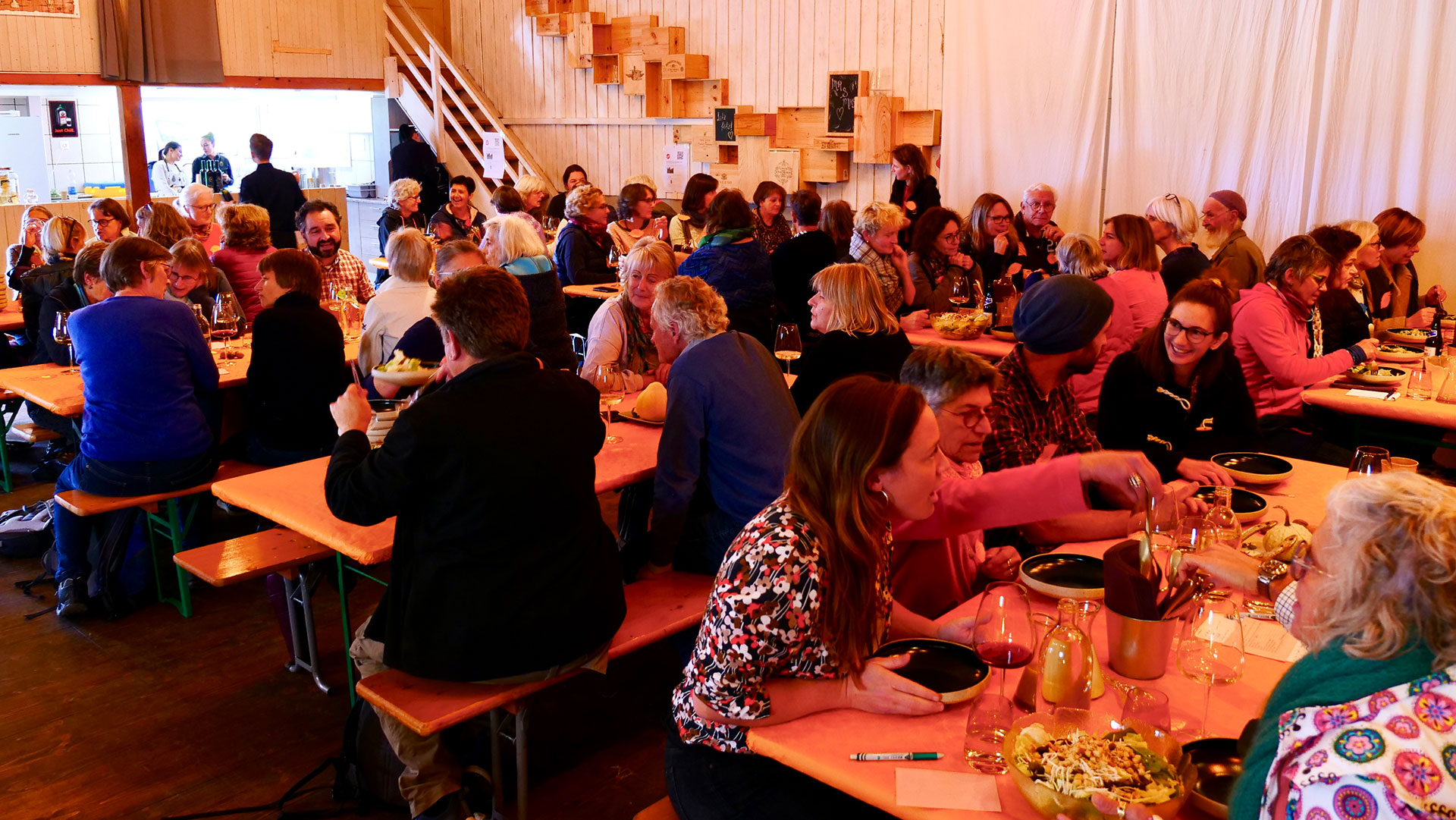 Erntedankfest 2023 Gruppenbild drinnen