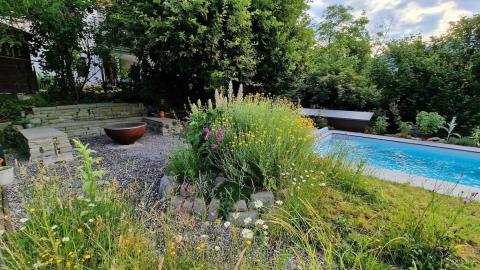 Garten mit Schwimmteich