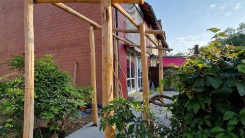 Vorplatz mit Veranda