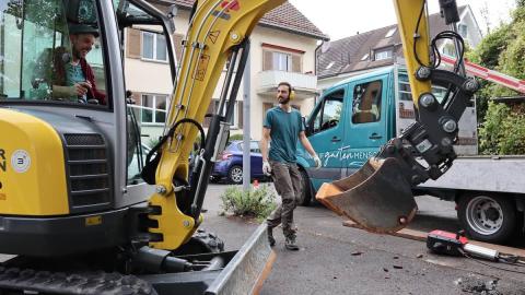 2 Naturgartenmenschen auf Baustelle