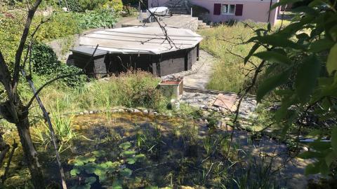 étang, prairie maigre, jardin potager, nichoirs à abeilles