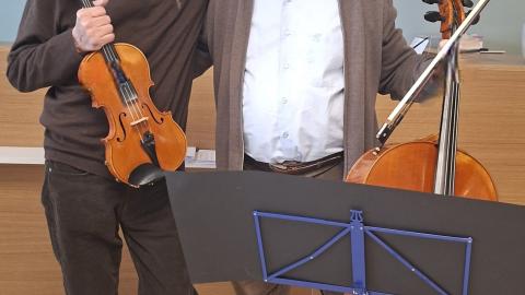 Das Duo Pensionato (Martin Baur/Toni Reuter) spielt von 14- 18 Uhr mit kleinen Pausen