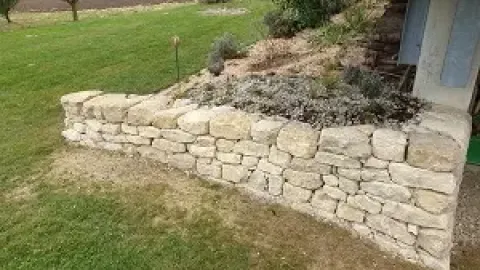 Trockenmauer