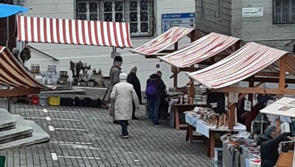 Samstag, 21.10.23: Saatgut- und Herbstpflanzenbörse auf dem Hauptplatz in Schwyz am Wochenmarkt, 8.00 Uhr- 11.30 Uhr