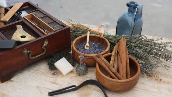 Göttliche Düfte (Photo: https://www.augustaraurica.ch/angebote/goettliche-duefte-gruppen)