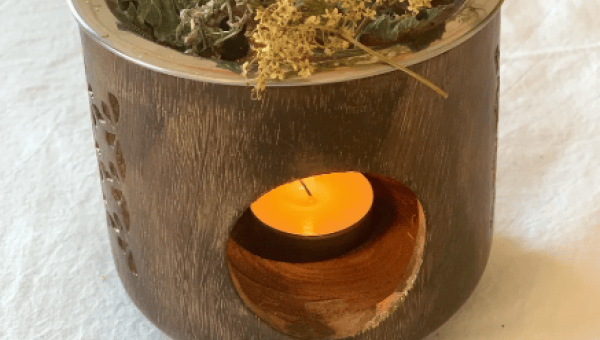 Räucherstöfchen mit Kräutern