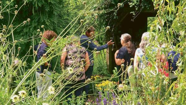 Führung im Ideengarten von Naturban